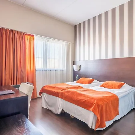 فندق Raahen Hovi رآهي