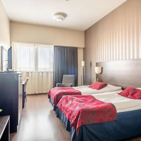 Szálloda Raahen Hovi 4*