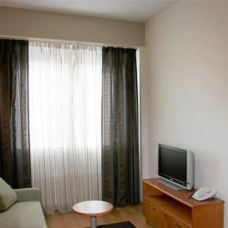 Szálloda Raahen Hovi 4*