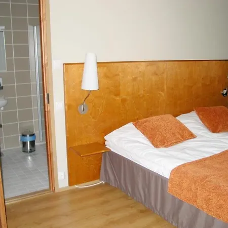 Szálloda Raahen Hovi 4*