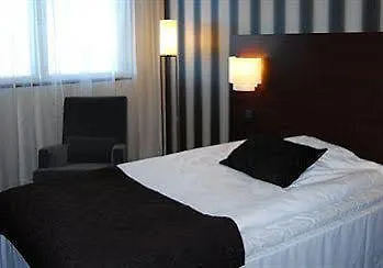 Szálloda Raahen Hovi 4*