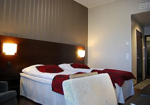 מלון Raahen Hovi 4*